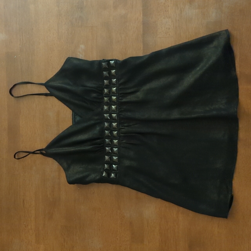 Express size Small fancy top.